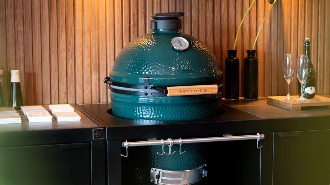 Roostr Buitenkeuken met een Big Green Egg